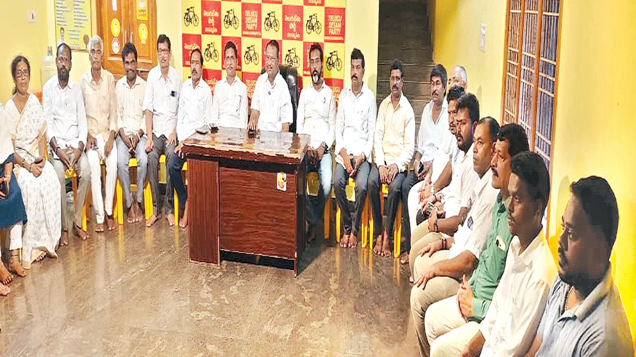 ‘స్వర్ణాంధ్ర’ను స్ఫూర్తిగా తీసుకోవాలి 