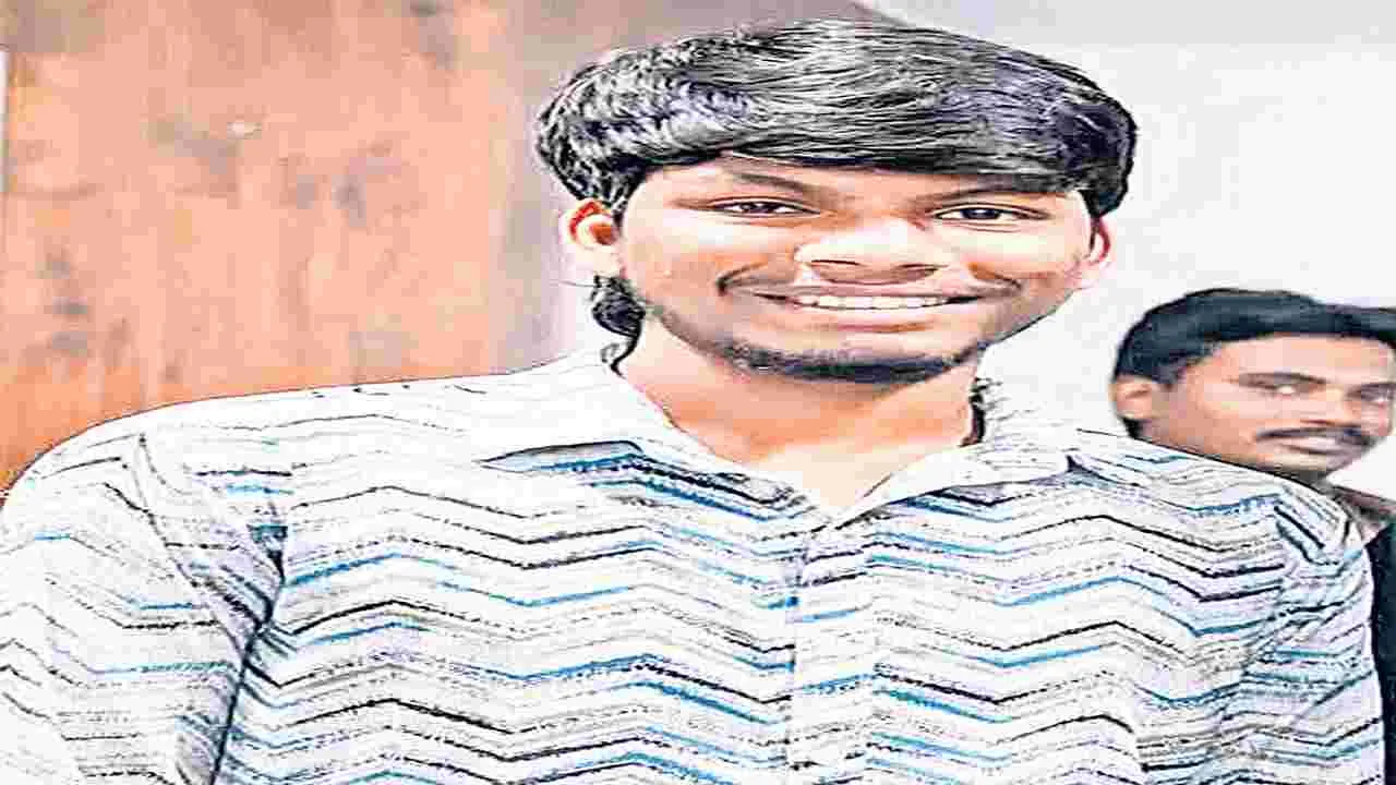 రోడ్డు ప్రమాదంలో యువకుడి మృతి