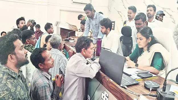 సకాలంలో అర్జీలు పరిష్కారం