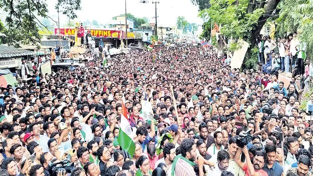 పాడేరులో కదంతొక్కిన గిరిజనం