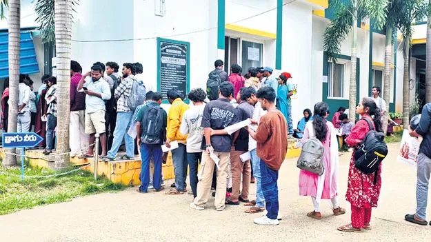 ఉచిత సివిల్స్‌ కోచింగ్‌కు విశేష స్పందన 