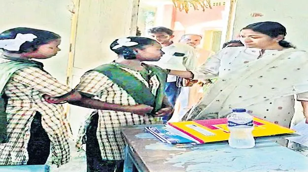 బందవీధి ఆశ్రమ పాఠశాల తనిఖీ 