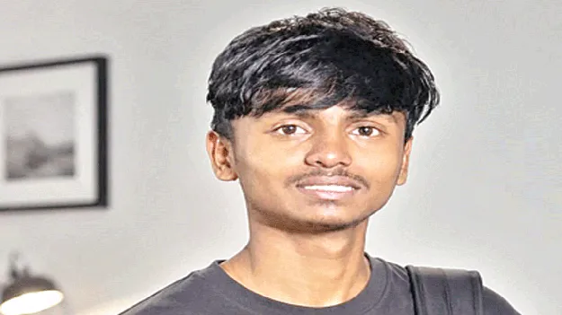 ద్విచక్ర వాహనం నుంచి జారిపడి..