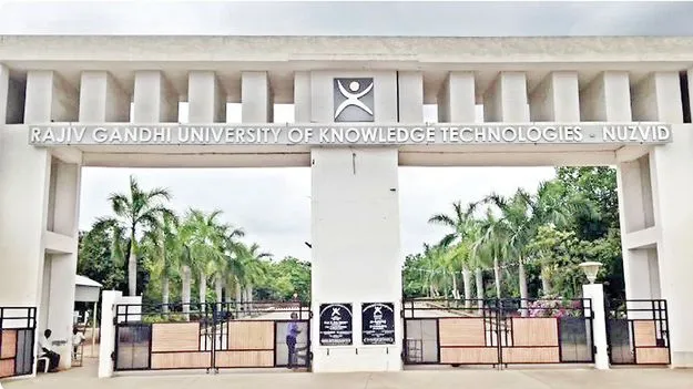 హెల్ప్‌లెస్‌ హ్యాండ్స్‌ !