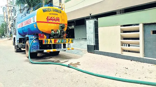 పడిపోతున్న భూగర్భ జలాలు!