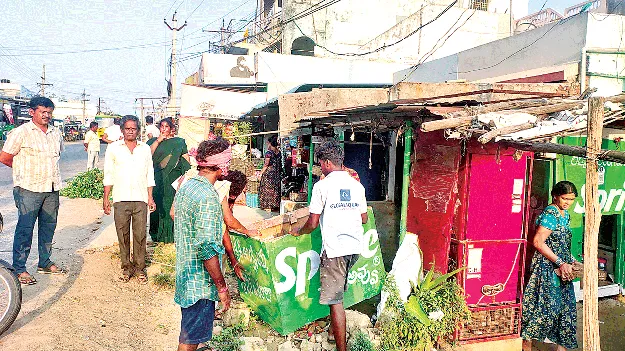 జలుమూరులో ఆక్రమణల తొలగింపు 