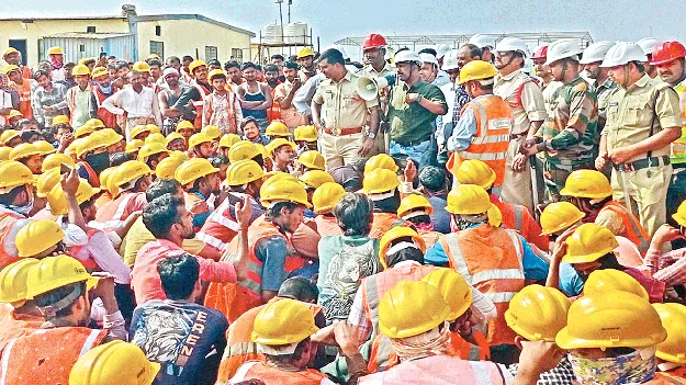 కార్మికులపై కాంట్రాక్టు సంస్థల ఉక్కుపాదం..