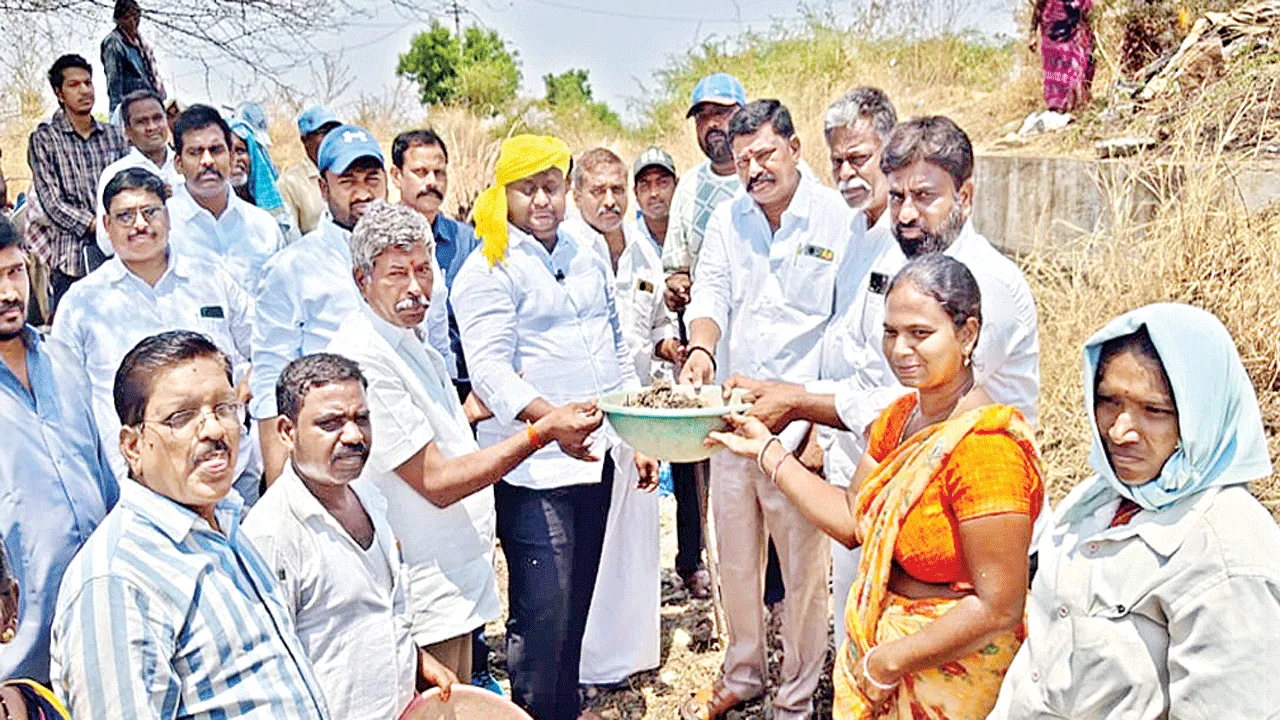 ఉపాధి పనులను వినియోగించుకోండి: ఎమ్మెల్యే దస్తగిరి