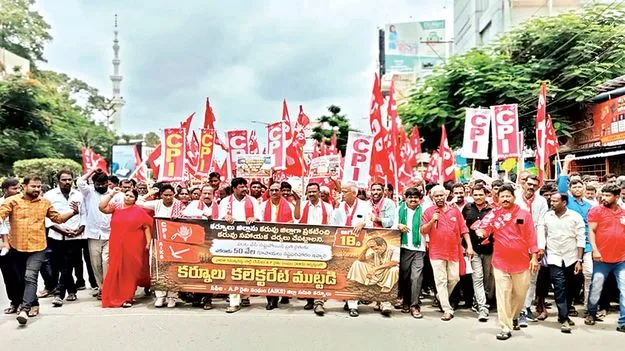 కర్నూలును కరువు జిల్లాగా ప్రకటించాలి