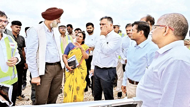 గడువు లోపు పనులు పూర్తి చేయండి