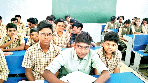 ప్రభుత్వ బడుల్లో ఐఏఎస్‌ల పిల్లలు
