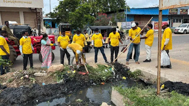  పరిసరాల శుభ్రత అందరి బాధ్యత