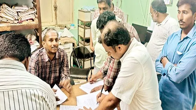 సబ్‌ రిజిస్ర్టార్‌ కార్యాలయంపై ఏసీబీ దాడులు  