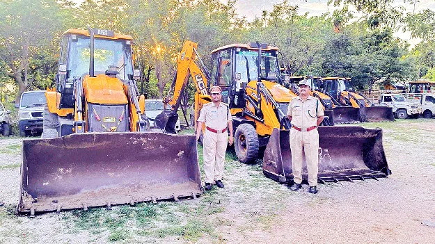 అటవీ భూముల కబ్జాకు యత్నం