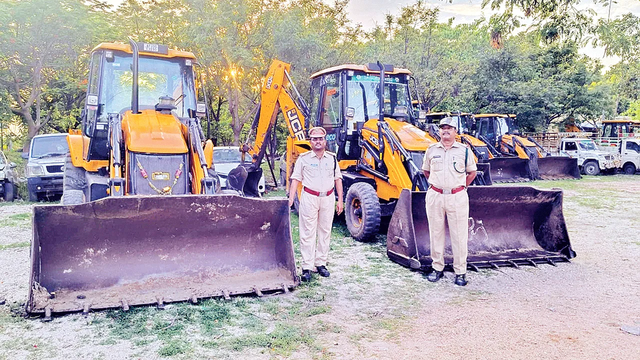 అటవీ భూముల కబ్జాకు యత్నం