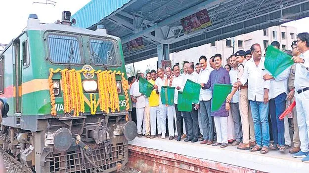 అనకాపల్లి- సికింద్రాబాద్‌ రైలు ప్రారంభం