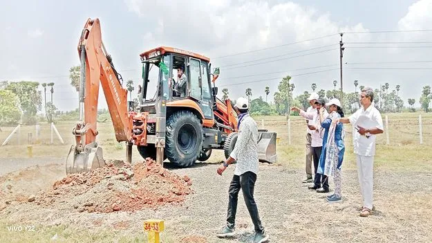 31 అనధికార లేఅవుట్ల ధ్వంసం 