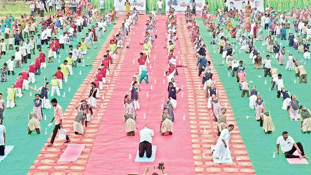 ఉత్సాహంగా పట్టిసీమ రేవులో యోగాంధ్ర 
