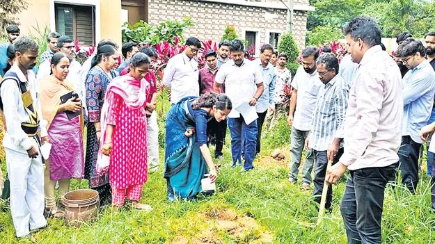 పరిసరాల పరిశుభ్రత ప్రతి ఒక్కరి బాధ్యత 