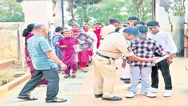 టెన్త్‌ హిందీ పరీక్షకు 99.39 శాతం హాజరు