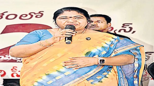 ప్రభుత్వ ఉద్యోగులు రాజకీయాలు చేస్తే సహించబోం
