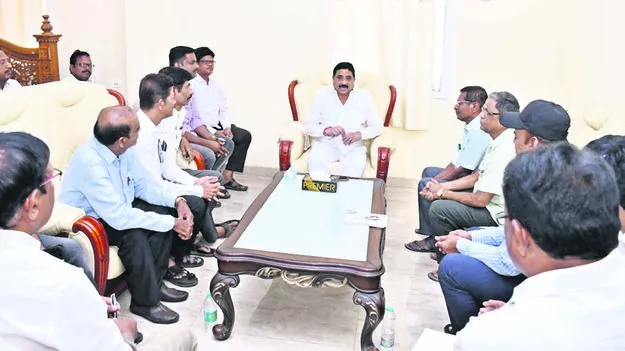 MLA: ఉత్తమ విద్యార్థులకు ప్రతిభా పురస్కారాలు