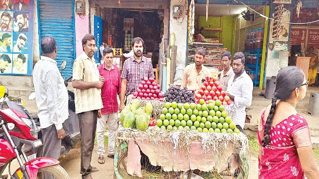 రాజాంలో దుకాణాలపై దాడులు