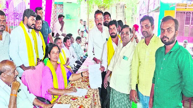 MLA SUNITHA : సమస్యల పరిష్కారంలో నిర్లక్ష్యం వద్దు