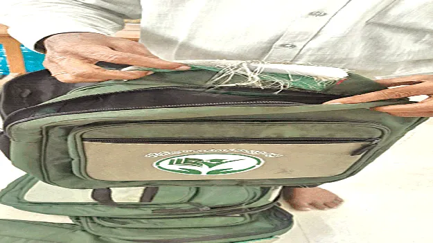 జిప్‌లు ఊడి.. హ్యాండిల్స్‌ తెగి