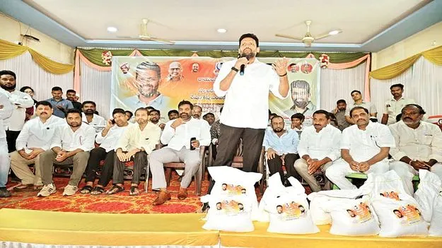 సొంతూరికి సేవ చేయాలి 