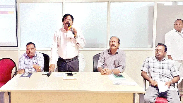  ఓటర్ల జాబితాలను సరిచేయాలి