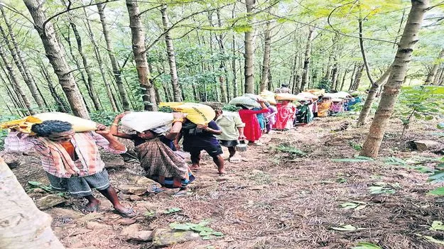 దారి కోసం ఎదురుచూపులు