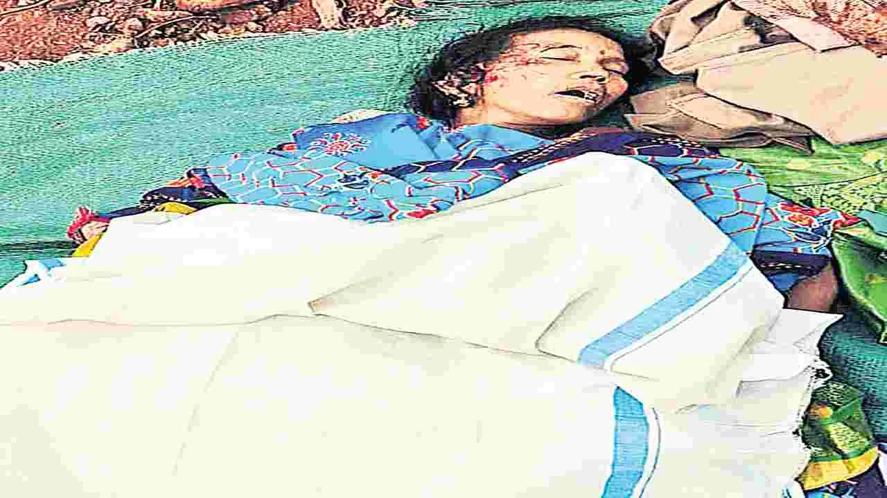 వివాహానికి వెళుతున్న జీపు బోల్తా