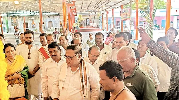 షిరిడీ ఆలయ వజ్రోత్సవాలు  నిర్వహించాలి