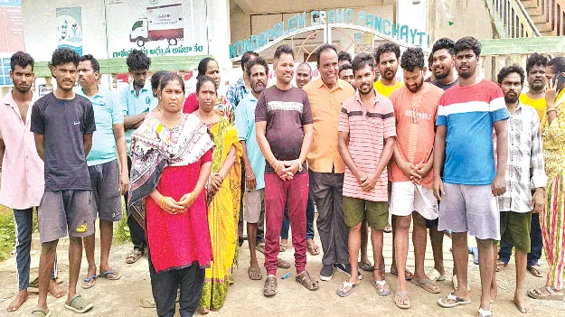 గరివిడిలో పారిశుధ్య కార్మికుల సమ్మె 