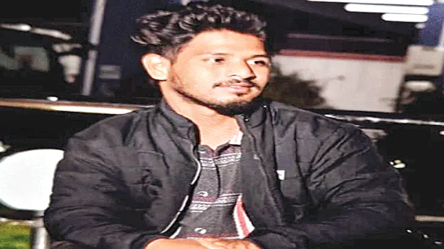 రోడ్డు ప్రమాదంలో యువకుడి మృతి 