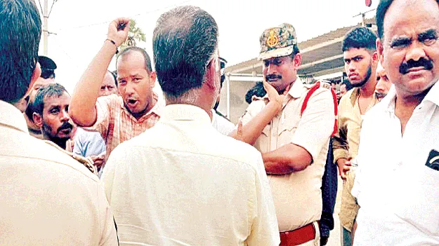 అభివృద్ధికి అడ్డు.. వైసీపీ నేత హంగామా