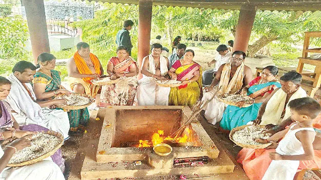 వాసవి ధామ్‌లో కర్ణాటక భక్తుల పూజలు 