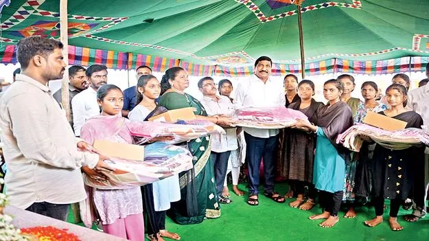 రూ.9.25 కోట్లతో హాస్టళ్ల మరమ్మతులు