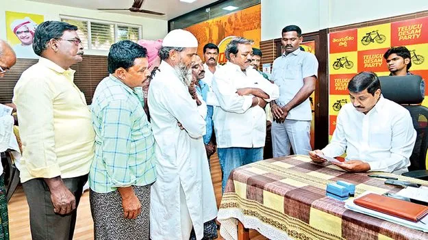 ప్రజా సమస్యలను పరిష్కరించాలి