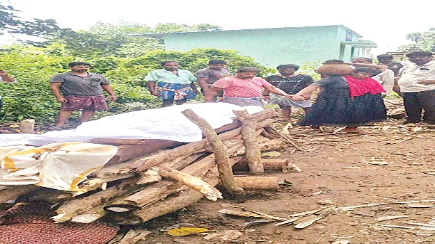 పెళ్లిబాజాలు మోగాల్సిన ఇంట్లో..