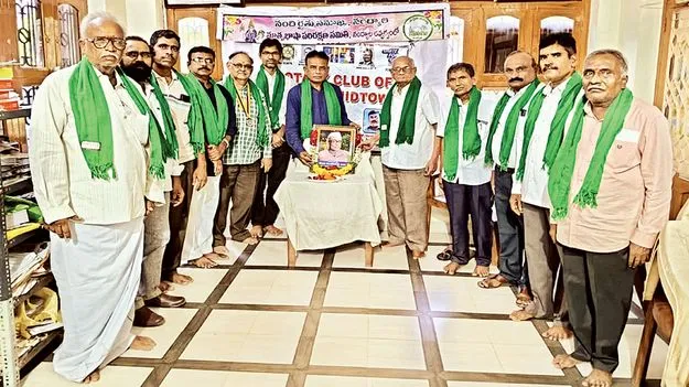 నిరాడంబరతకు గుర్తు నీలం 