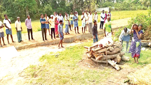 అత్తకి తలకొరివిపెట్టిన కోడలు  