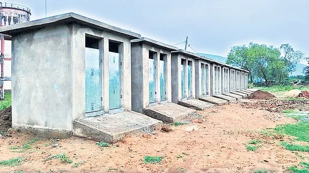 హాస్టళ్లలో మరుగు సమస్య