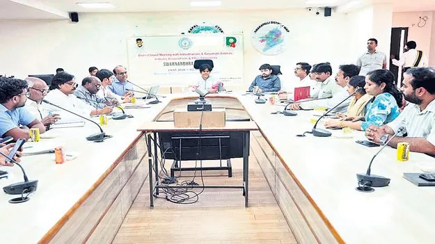 పేదరిక నిర్మూలనలో పరిశ్రమలు భాగస్వామ్యం కావాలి