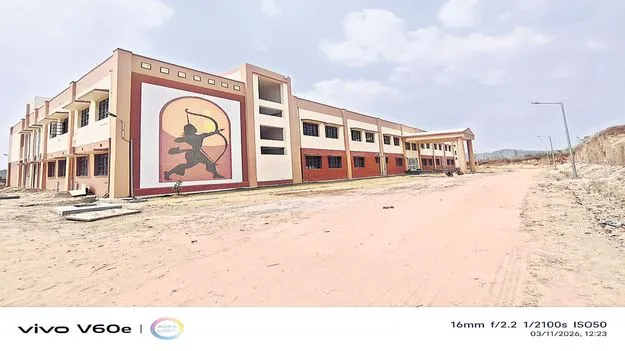 అరకొర సౌకర్యాలతో అవస్థలు 