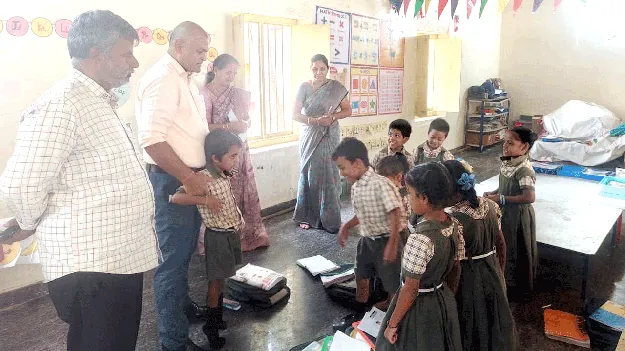 మూతబడిన మరో పాఠశాల 