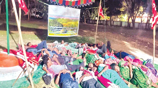 girijen people seriou action తాడో పేడో తేల్చుకోవాలని...