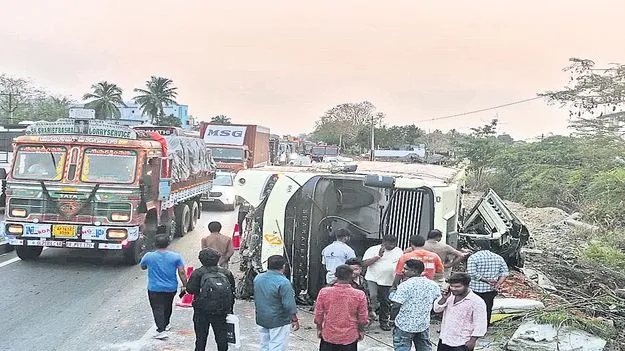 ప్రైవేట్‌ ట్రావెల్స్‌ బస్సు టెర్రర్‌