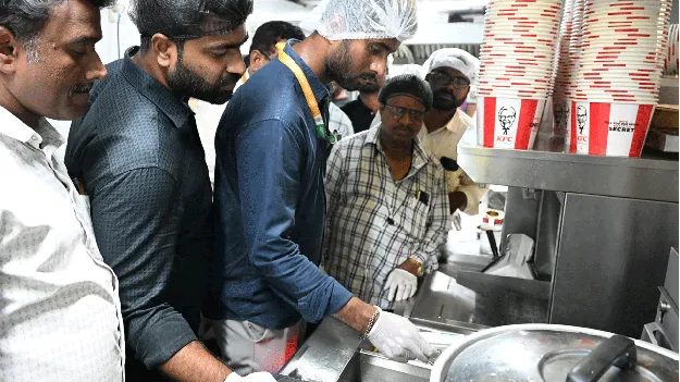   కేఎ్‌ఫసీలో చెడిపోయిన చికెన్‌ 